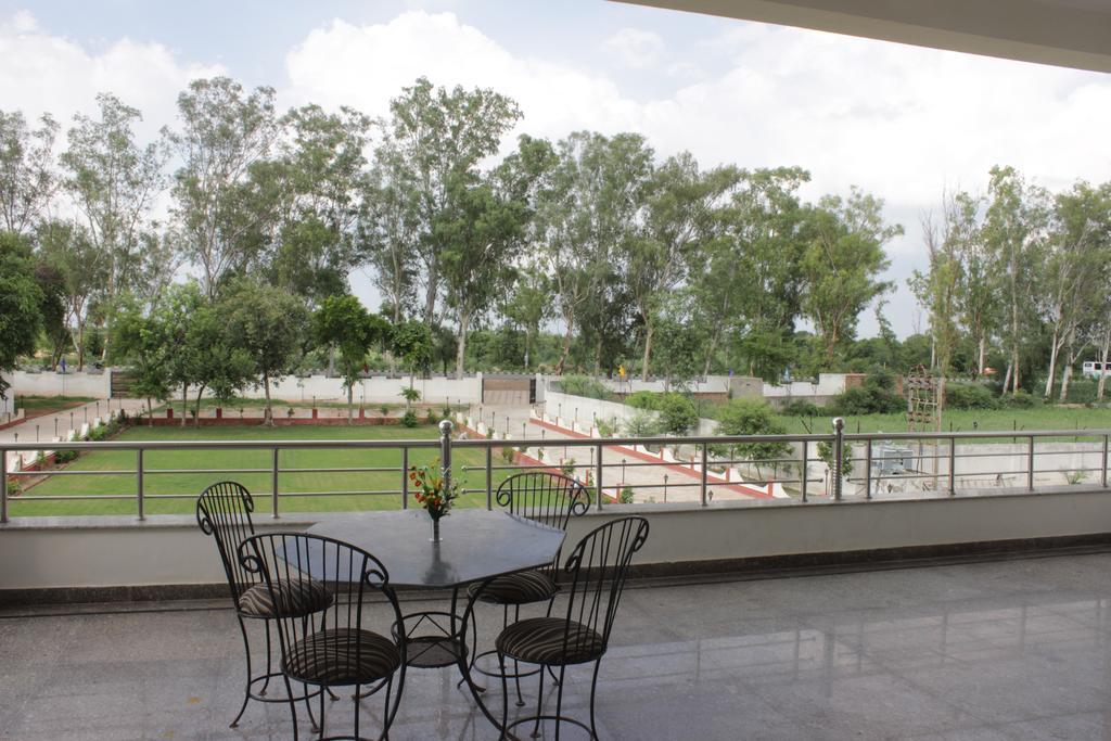 Geetanjali Hotel & Motel Bharatpur Exterior photo